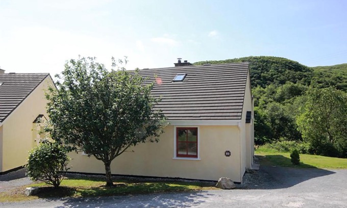 Clifden Casa | 93 Clifden Glen Holiday Home