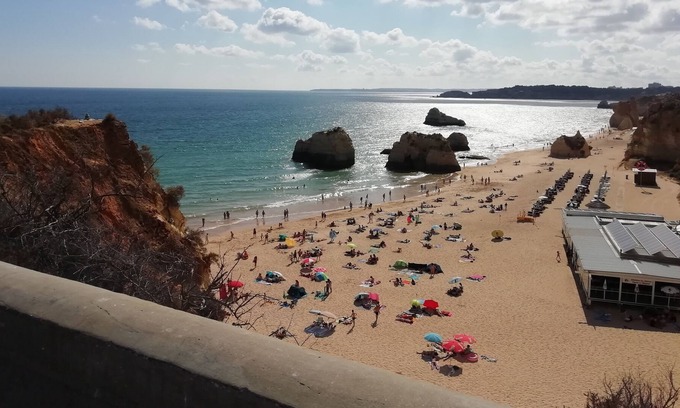 Mexilhoeira da Carregacao Apartamento | Condominio moderno de 95m2 en el 3er piso, a 4. 7 km de la haya de Ferragudo