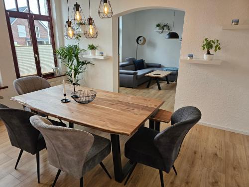 Heppens Apartamento | 95qm Erdgeschosswohnung im Villenviertel vollausgestattet mit Kamin, Balkon und Garten - WLAN gratis