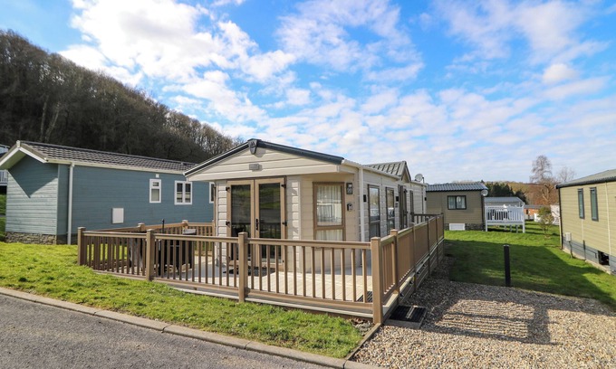 Felinfach Cabaña | 98 THE HERON, pet friendly, with a garden in New Quay