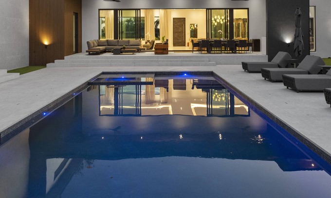 North Miami Beach Casa | 9BR Sophisticated Villa Ruby