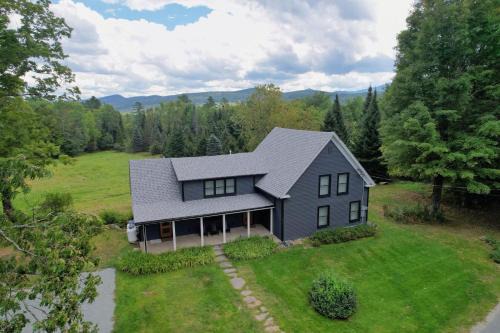 Bethlehem Cabina | 9FR Renovated home with beautiful views, large yard, dogs welcome!
