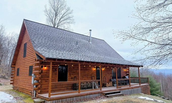 Franconia Cabina | 9N Mountainside Cabin in Franconia Heights, Dog Friendly, Stunning Views!