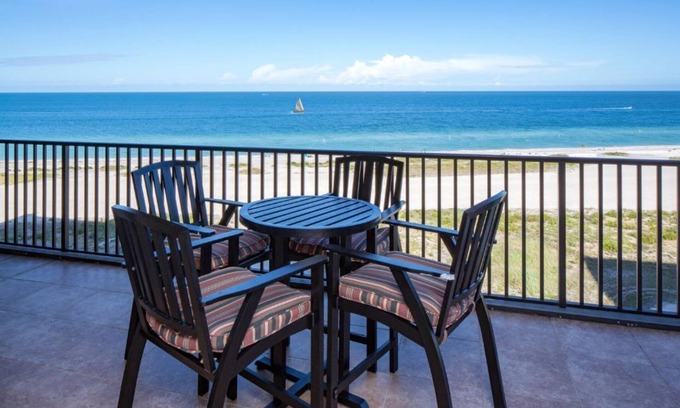 Sand Key Condominio | A "10" on 10 - Beachfront Condo w/180° Views of the Water & Private Balconies
