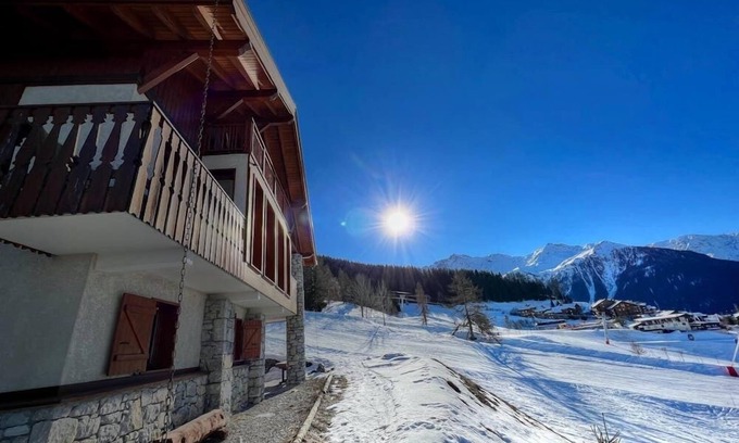 Vallandry Chalet De Esquí | A 10 person chalet directly on the piste with panoramic views