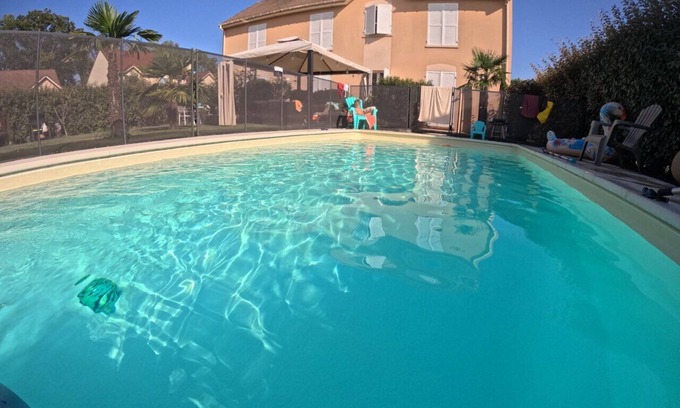 Le Mesnil-Saint-Denis Casa | A 15min de Versailles et 30min de Paris, Villa Avec Jardin et Piscine Chauffée