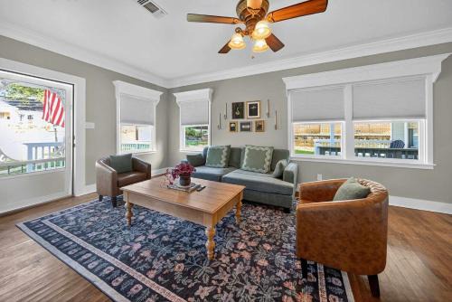 Tyler Casa | A 1921 Craftsman With Charm!