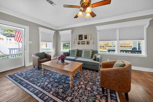 Tyler Casa | A 1921 Craftsman With Charm