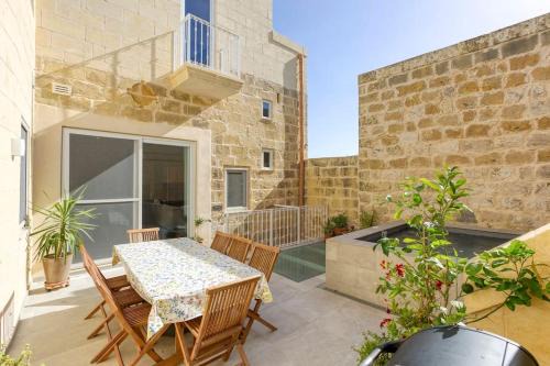 Zebbug Apartamento | A 2BR farmhouse with private pool in Zebbug & BBQ by 360 Estates