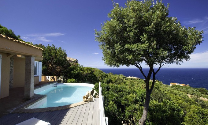 Costa Paradiso Casa | A 300 m dal Mare, Piscina a Sfioro, Vista a 180 Gradi, Wifi