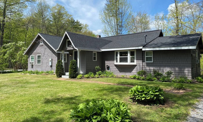 Greenfield Center Casa | A 3BR modern traditional getaway only 6 minutes to Downtown Saratoga