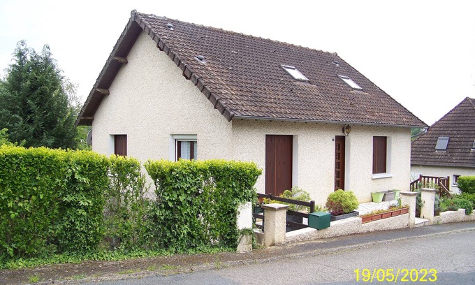 Seilhac Casa | A 5 Minutes à Pied du Bourg , Maison Avec Jardin Arboré
