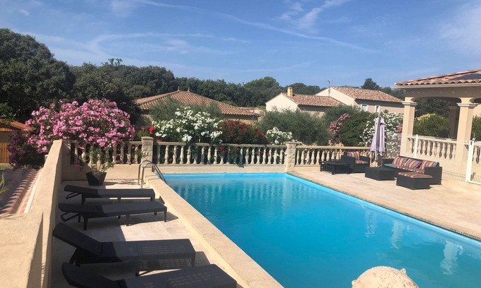 Vers-Pont-du-Gard Apartamento | A 5 Minutes du Pont du Gard ! Appartement Avec un Piscine Pour les Familles