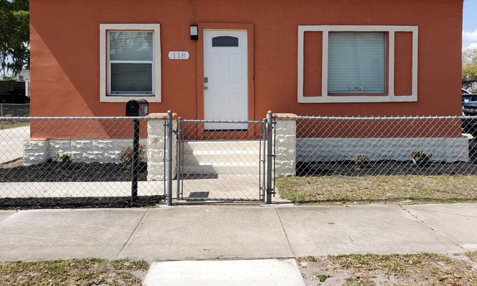 Palatka Casa | A 5BR/3Bath in Downtown Palatka. No Neighbors!