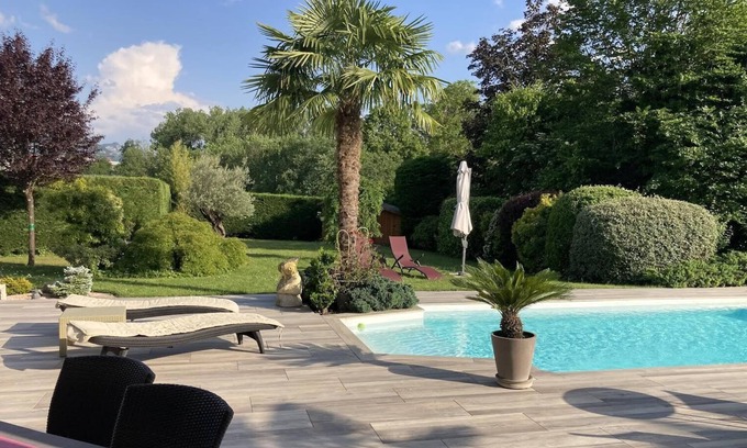 Pringy Villa | A 6 km de la luz del jardín del lago de Annecy VILLA Y CON PISCINA CLIMATIZADA ÁRBOLES