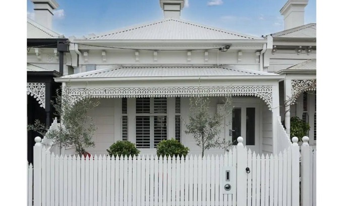 Albert Park Casa | A+ Albert Park. Brilliant Bayside Home. Sleeps 4.