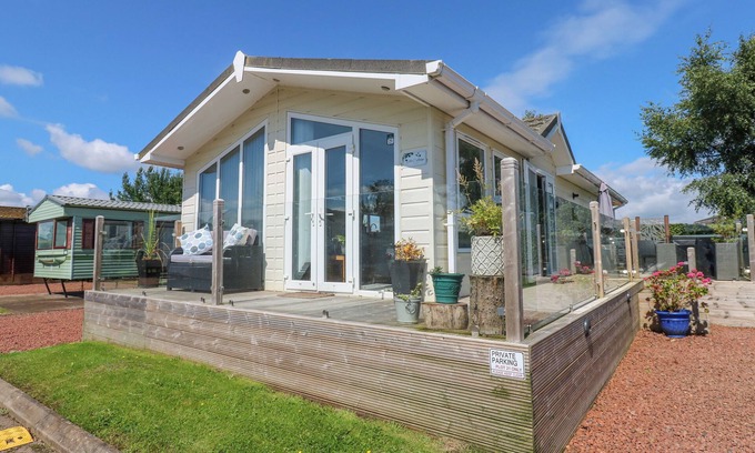 Welton Cabaña | A AND C LODGE-PLOT 21, pet friendly, with hot tub in Armathwaite