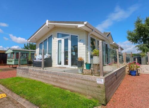 Welton Otro | A and C Lodge Plot 21 2 double bedrooms PLOT 21 With HOT TUB 1 pet only No Commercial Vans 4pm check in