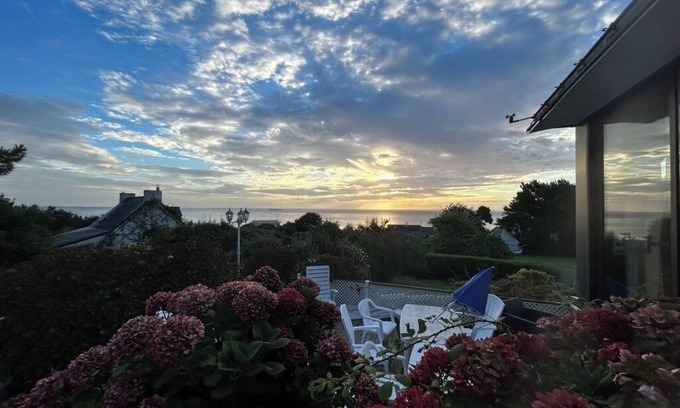 Groix Villa | A BALCONY OVER THE SEA 3 BEACHES AT THE FOOT OF THE VILLA Wahoo!!!!!