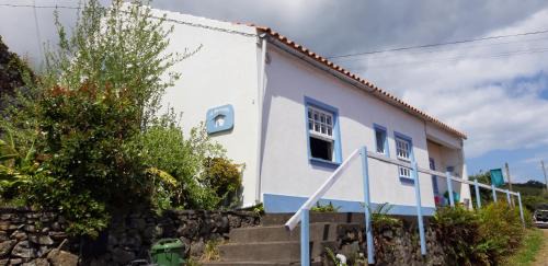 Lajes das Flores Casa | A Barraka: rent your room in Flores!