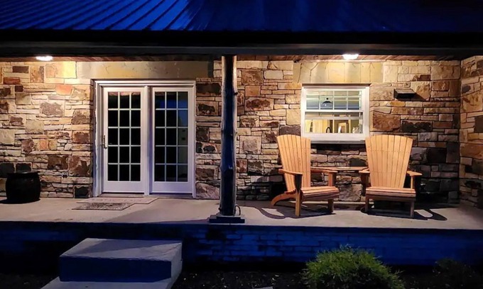Franklin Springs Casa | A beautiful 6-bedroom farmhouse in the countryside of Frankfort, NY.