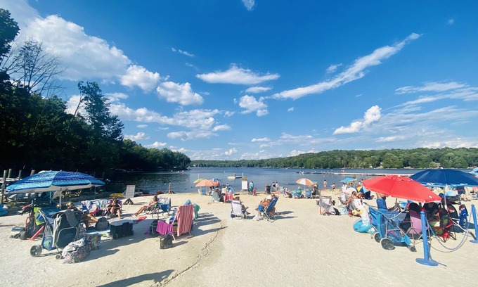 Hamlin Chalet De Esquí | A Beautiful all Season Chalet in Lake Ariel, Hideout area of Pennsylvania