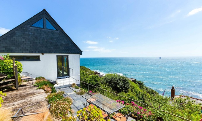 Coverack Casa | Una hermosa y bien diseñada casa "al revés" con vistas panorámicas al mar.