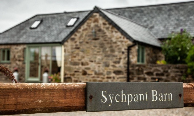 Crymych Casa | A beautiful barn conversion nestled amongst the hills..