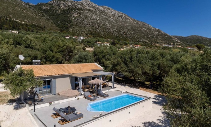 Kolaitis Casa | A beautiful country house surrounded by olive trees.