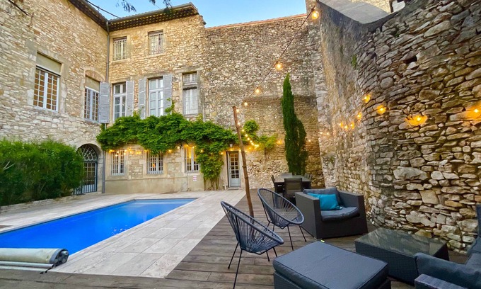 Bourg-Saint-Andeol Casa | A beautiful townhouse for 12 guests, with private pool