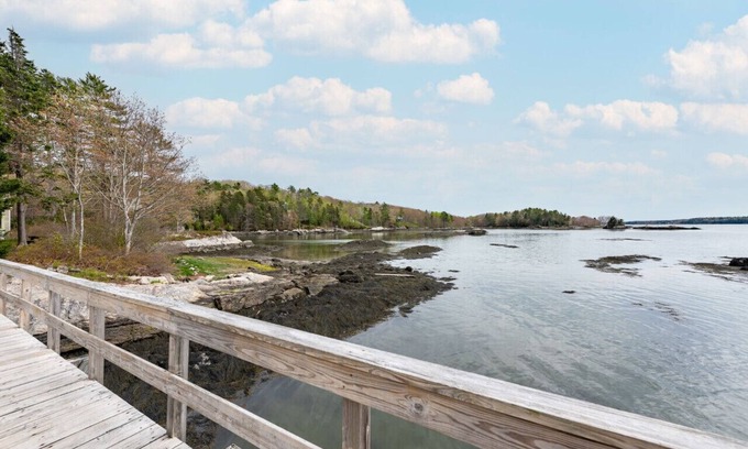 Boothbay Casa | A Beautiful Get Away on the Coast of Barter's Island