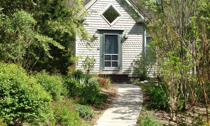 Wellfleet Cabaña | Una hermosa casa que se puede caminar a los estanques de Wellfleet, cerca de la costa y el pueblo