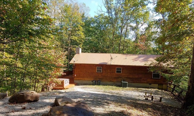 Stanton Cabina | ¡Una hermosa cabaña de troncos en un paraíso forestal privado de 400 acres!