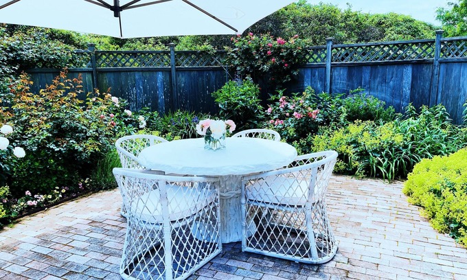 Siasconset Casa | A beautiful pet friendly Nantucket summer rental in the village of Sconset.
