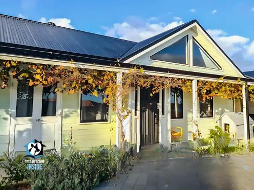 West Beach Casa | A Beautiful Property, Walking Distance to the Beach in Esperance WA!
