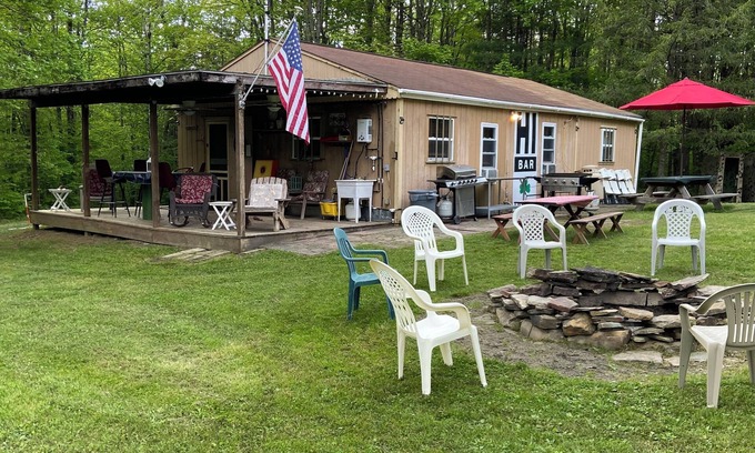 Beaver Dams Cabina | A beautiful rustic cabin with outdoor activities. Small groups, or big families.