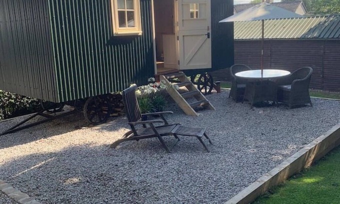 Hope Cabaña | A Beautiful Shepherd's hut in a Stunning Location Near Castleton, Peak District
