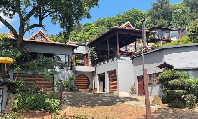 Greater Johannesburg Metropolitan Area Casa | A beautiful spacious tranquil house to rejuvenate in the heart of Northcliff.