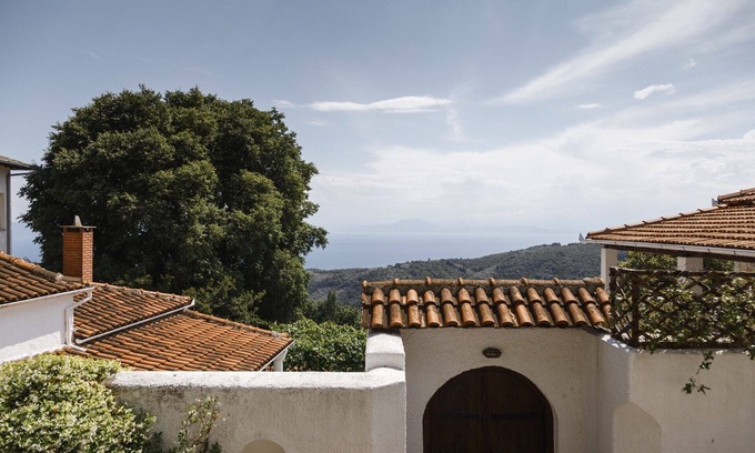 Mileai Villa | ¡Una hermosa villa de dos edificios con una vista extraordinaria al mar!