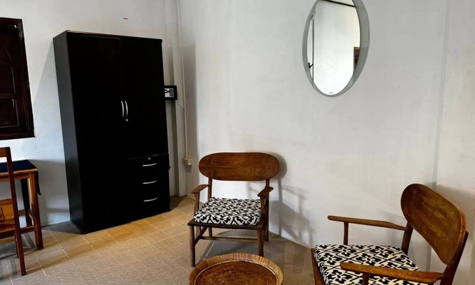 Luang Prabang Apartamento | A bedroom in a local area!