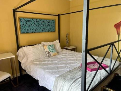 Tougaloo Apartamento | A Bliss of Color Townhouse