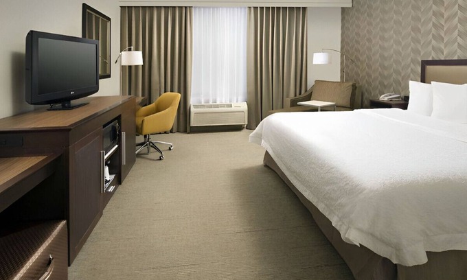I-435 West KC-KS Casa | A Blissful Vacation for Couples! Free Breakfast