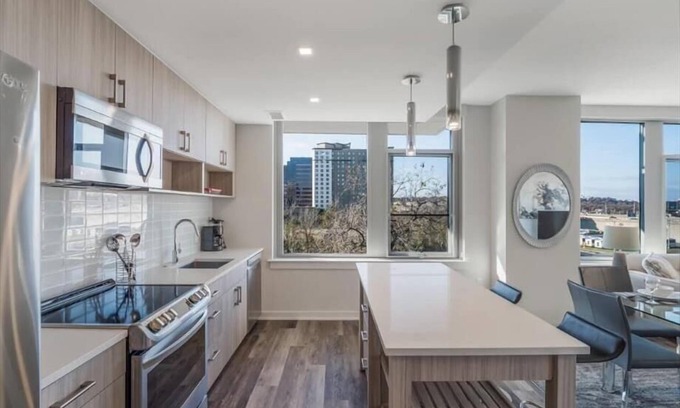 Reston Apartamento | A block to Metro | Kitchen + W/D | Reston Town Center