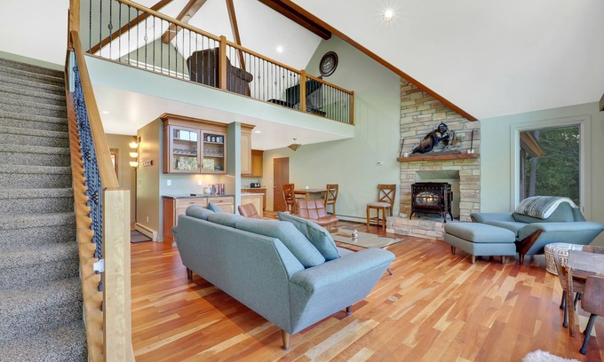 East Jordan Casa | A Boater's Paradise | Lake Charlevoix | Private 60' Dock | Dog Friendly!