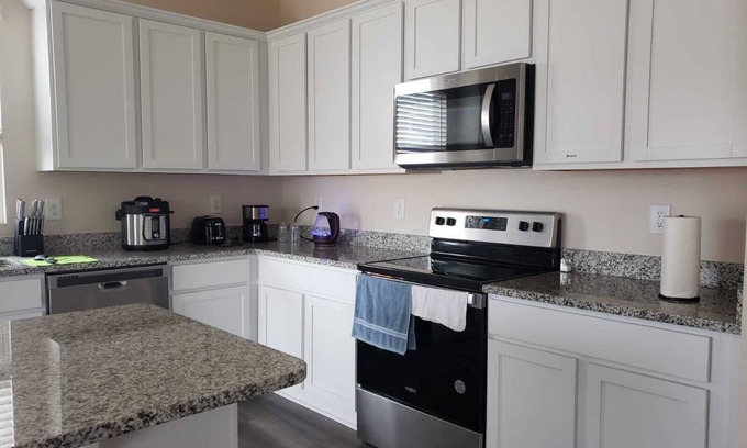 Northeast Raleigh Casa | A brand new, comfortable and clean share bathroom C