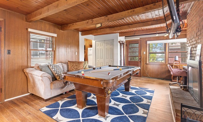 Kent Casa | A Breath of fresh Country Air with hot tub.