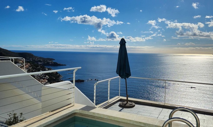 Almadraba-Canyelles Villa | A breathtaking view, a superb stay awaits you!