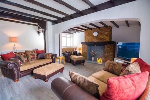Staines Casa | A Bright and Spacious Gem