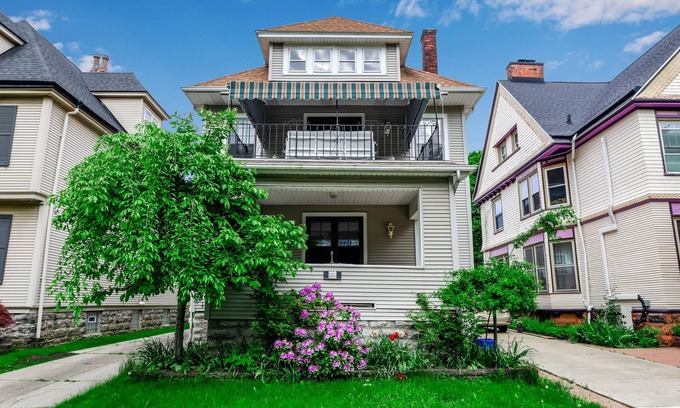 Front Park Casa | A Buffalo Gem in Elmwood Village. Centered between The Falls and Bills Stadium.