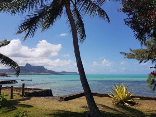 Mahebourg Casa | A bungalow right on the water